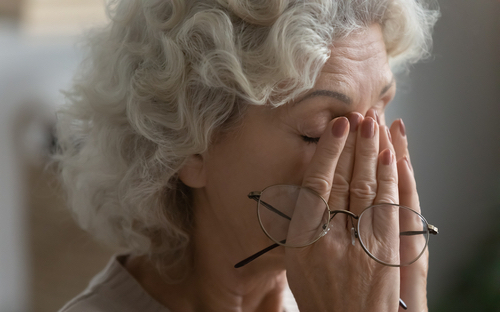 senior eye pain